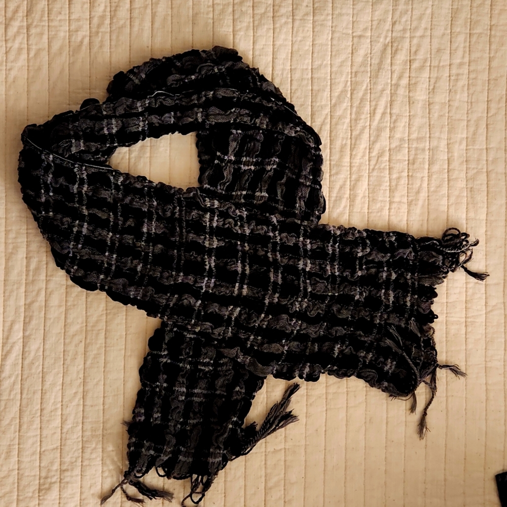 Stretchy black and white wrap scarf